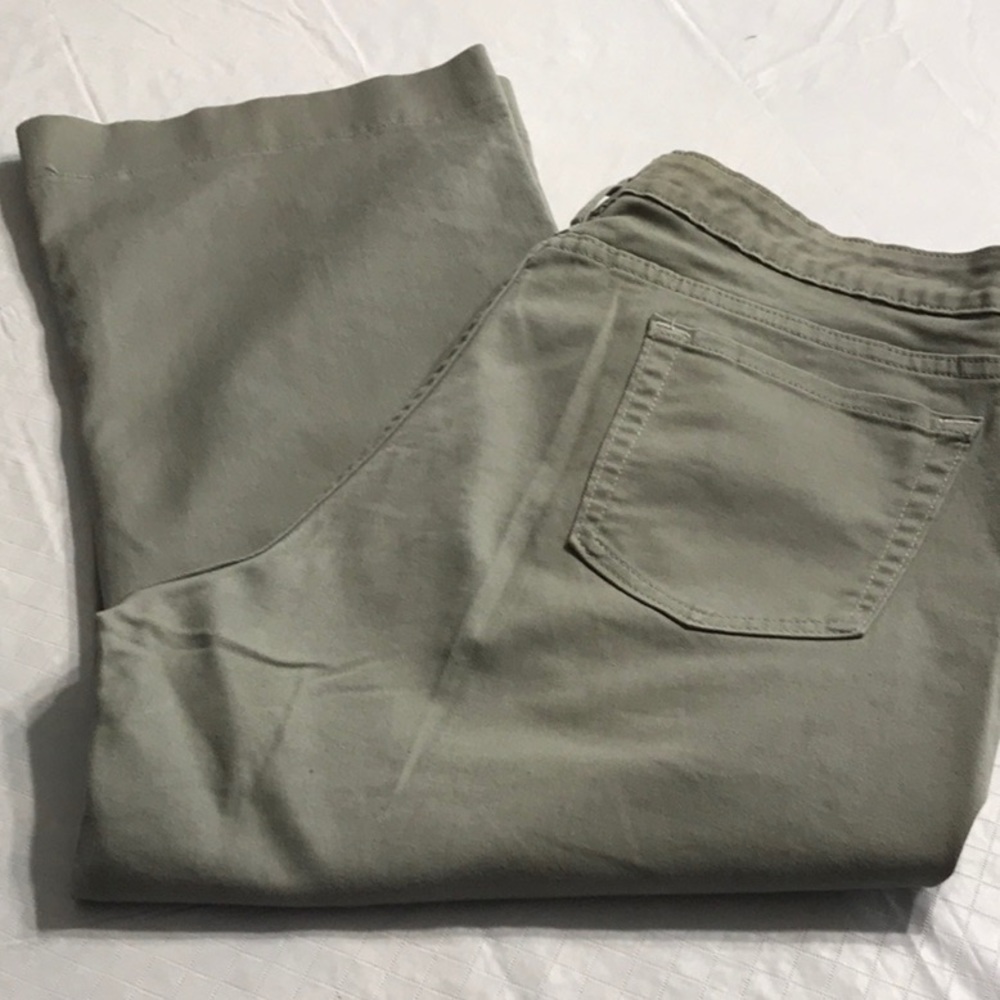 Riders~Cropped Capris~Nice 🌿🌱🍃